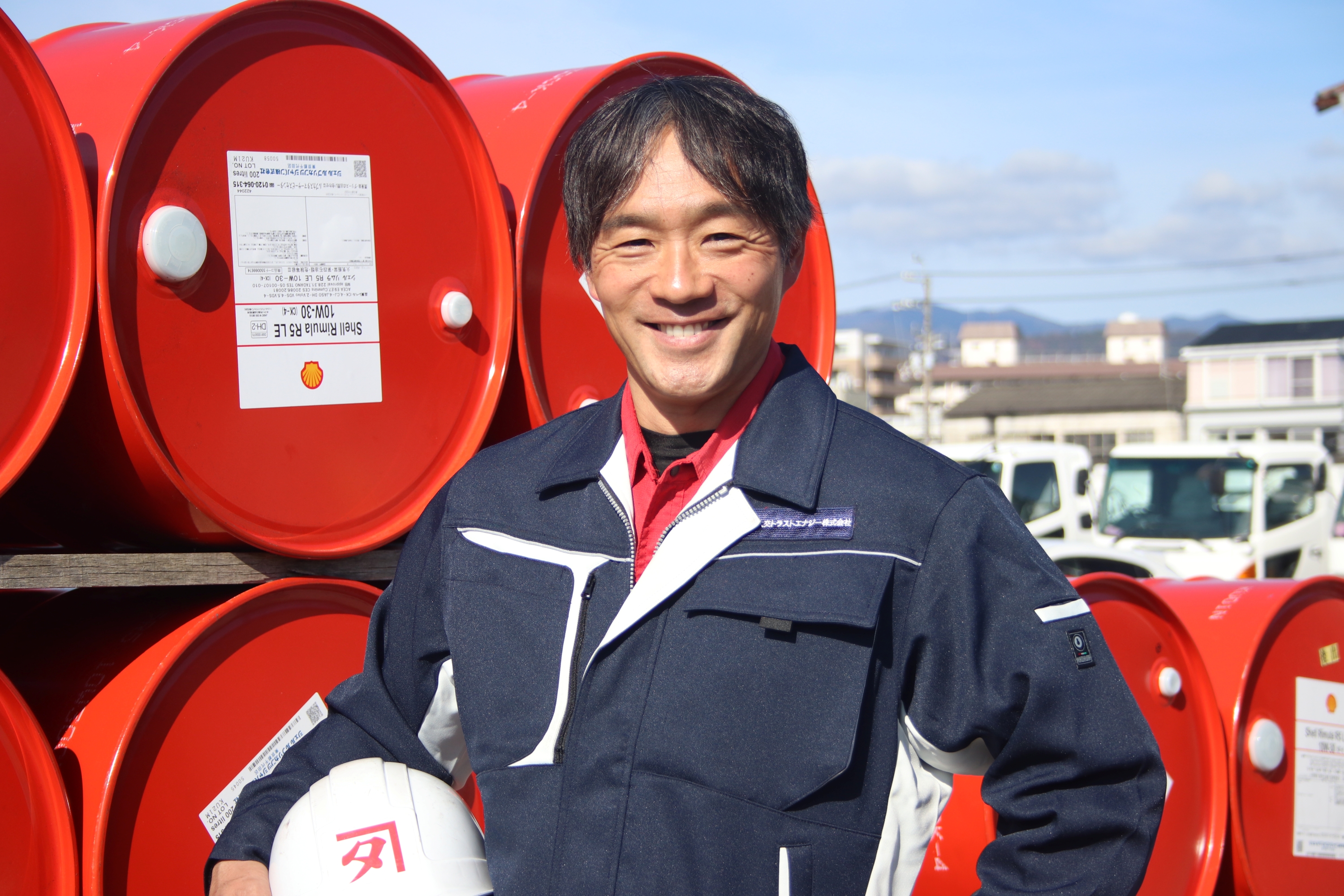 【燃料・潤滑油配送ドライバー】商品と信頼をお客様に届ける、